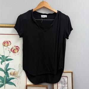 Bella Dahl Black Curved Hem Tee